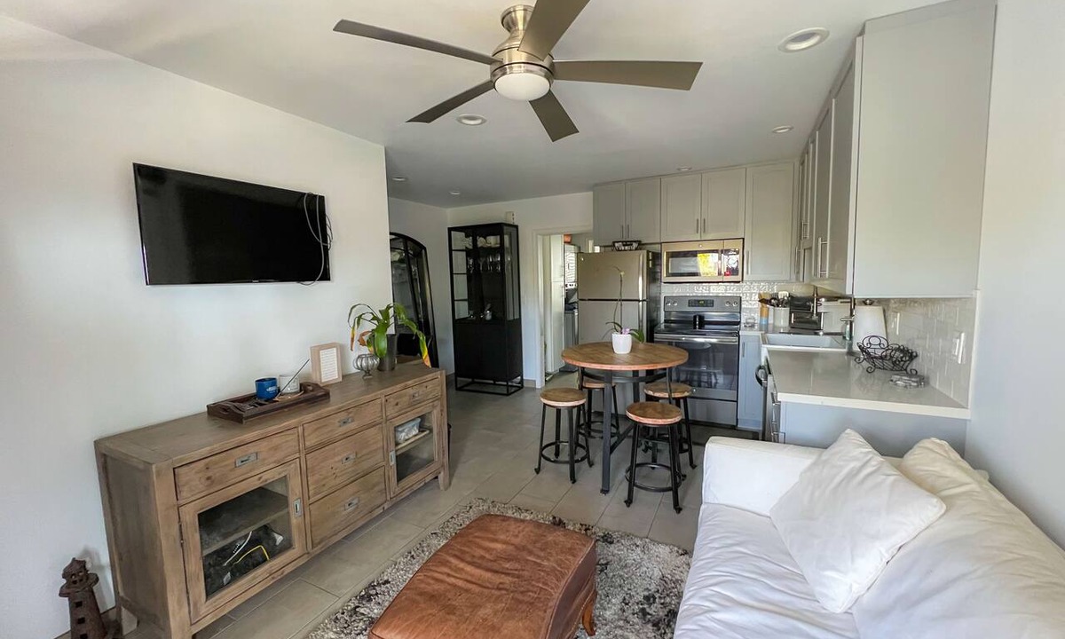 Beach Barber Tract Condo | Remodeled Romantic La Jolla Condo - 2 blocks from the beach!