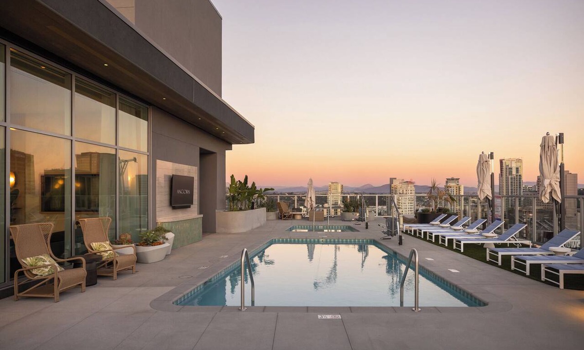 Civic Core Apartment | Rooftop Pool + Spa + Sky Lounge + Bay Views Walkable Little Italy | Ancora
