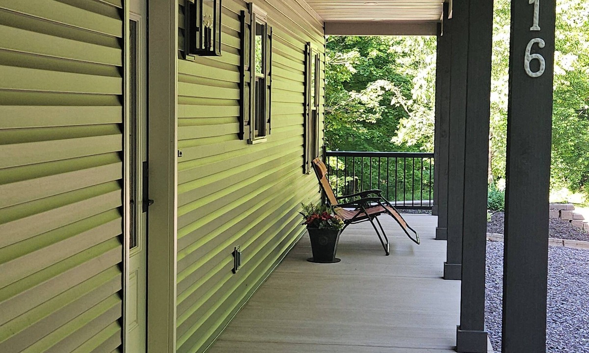 Fort Hill House | Rural setting with easy access to 4-season activities.
