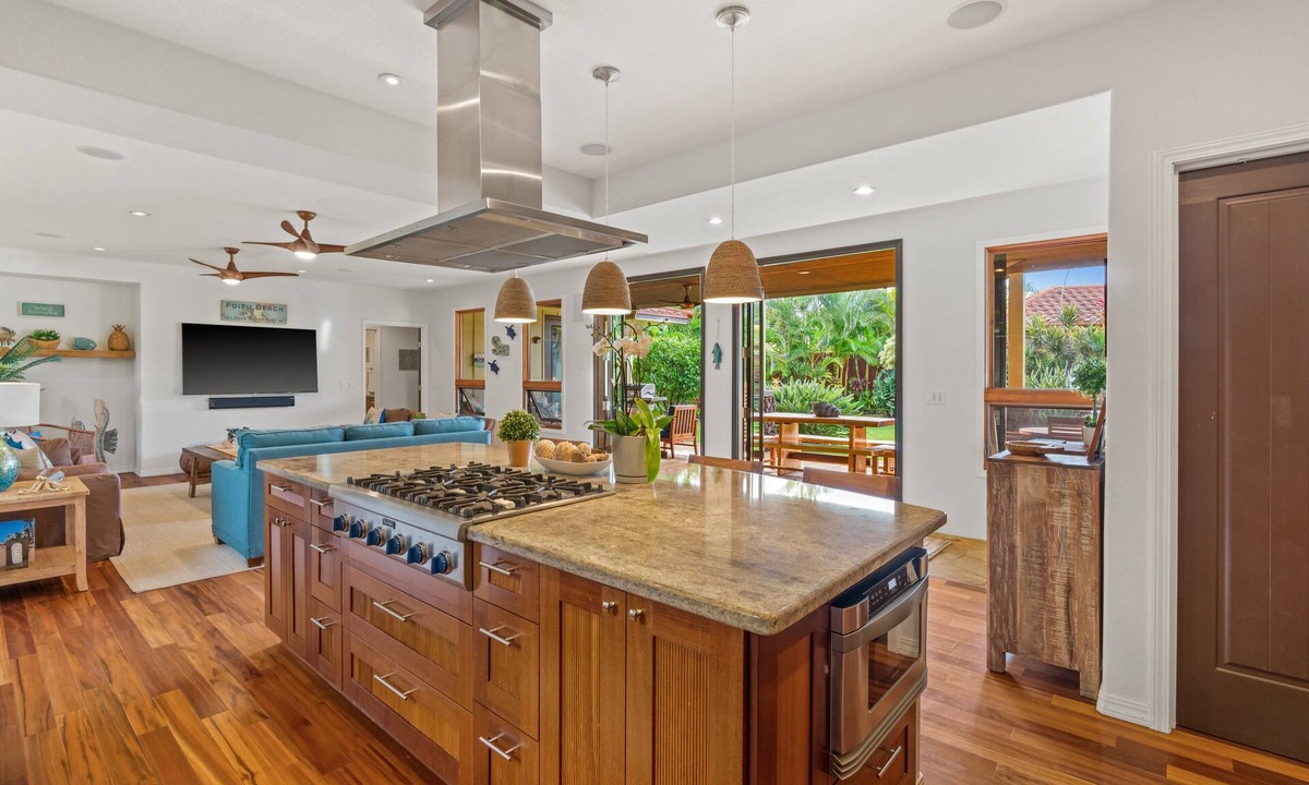 Bayview House | Rusty Sunrise by Alekona Kauai: 3BR Home Walking Distance to the Grand Hyatt and Shipwreck Beach