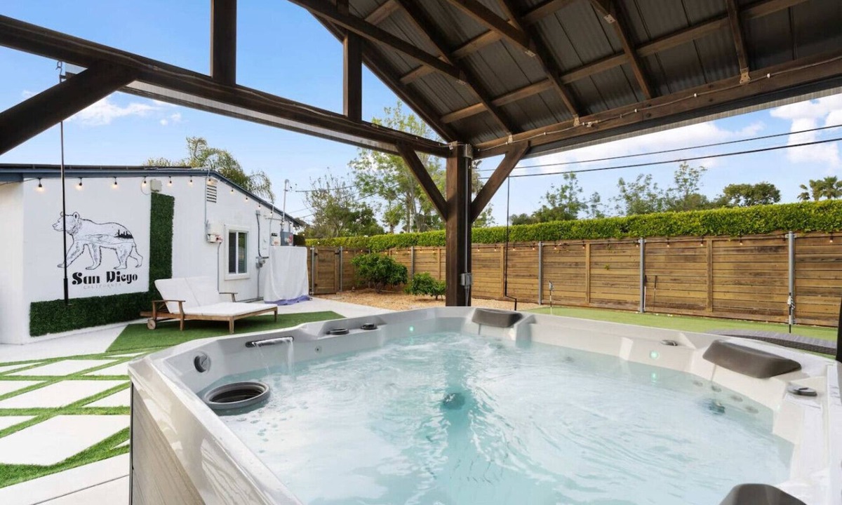 North Clairemont House | San Diego Chill Vibes - Spa & Games+Pet Friendly!