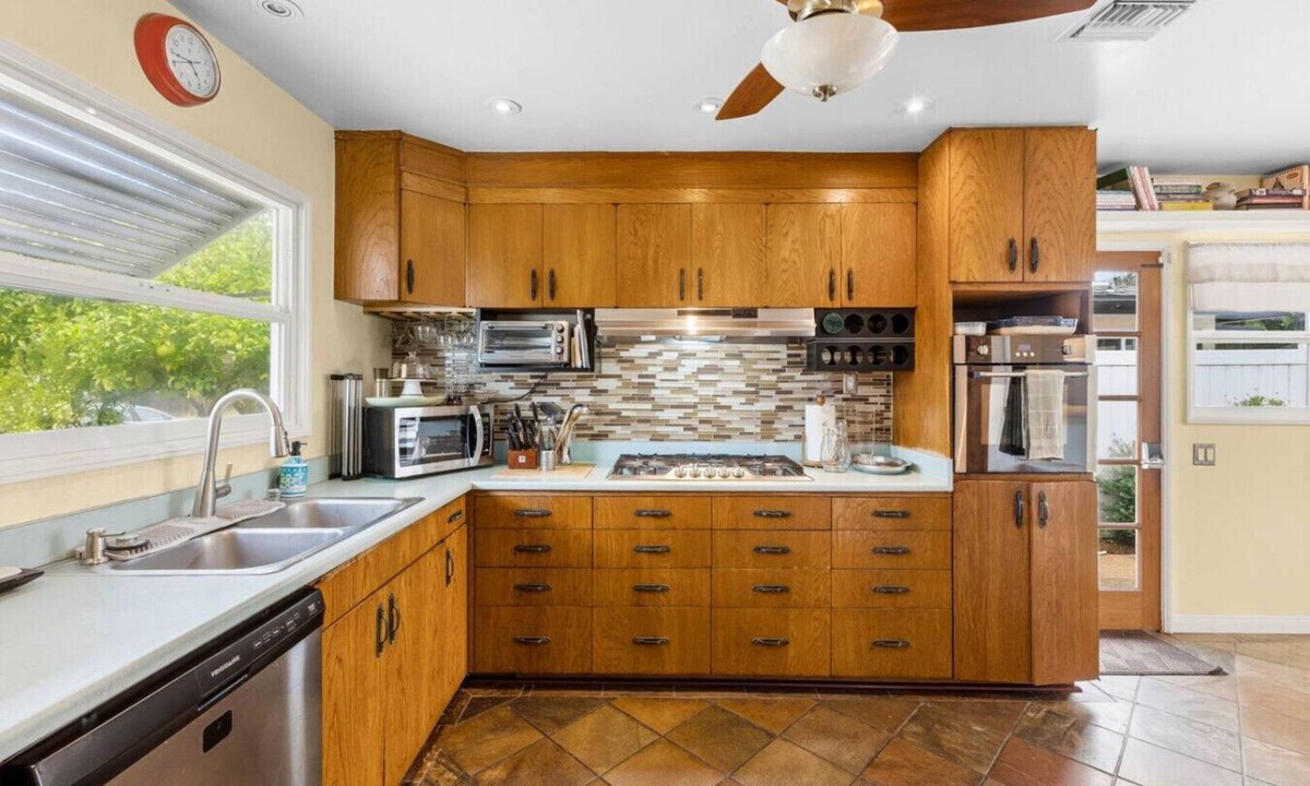 Clairemont House | San Diego Local Stay|Sleeps 10 |Pool+Jacuzzi