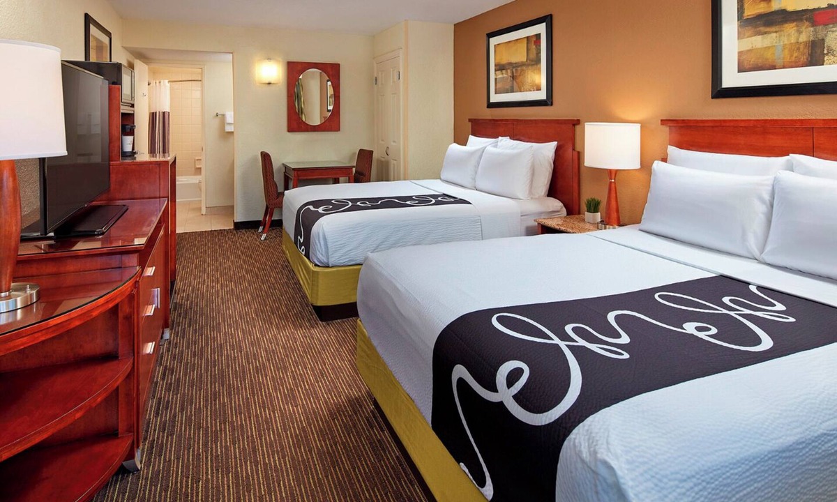 Mission Valley Hotel | San Diego Retreat: Cozy Room by SeaWorld with Pool | 4 Family Rooms