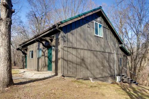 Gentry House | Secluded Studio Getaway with Outdoor Living and Trails Near Siloam Springs, Gentry, AR