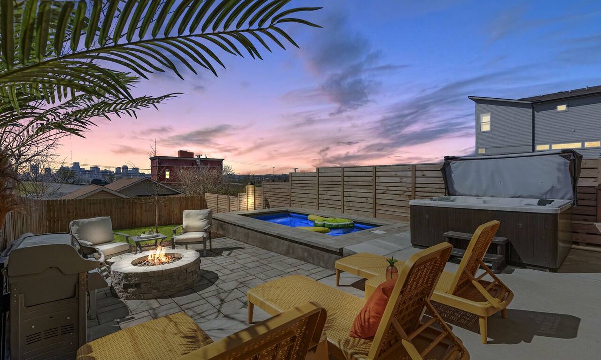 Cleveland Park House | Skyline Stunner★Heated Pool★Hot Tub★Fire Pit★Close to Broadway & Downtown!★Views