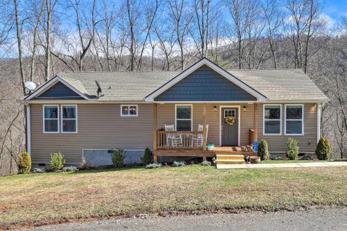Leicester House | Smoky Mountains Leicester Home w/Deck!