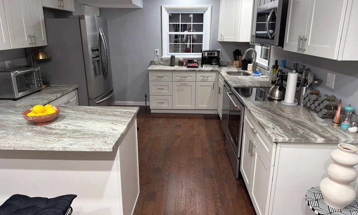 Mount Lebanon House | Spacious 3-bedroom house one car garage in beautiful Pittsburgh 7min from city.