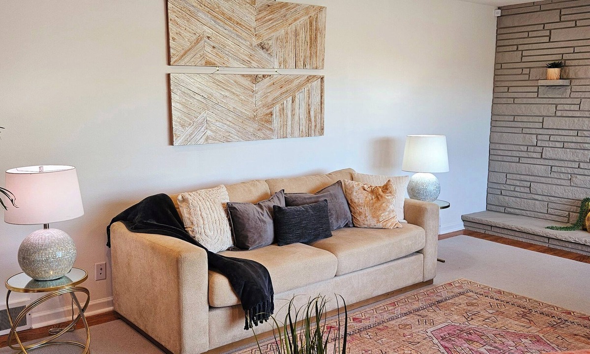 Seattle Metro Area House | Spacious 5-bedroom house in Seattle with Air Conditioning, Wi-Fi, View & Laundry
