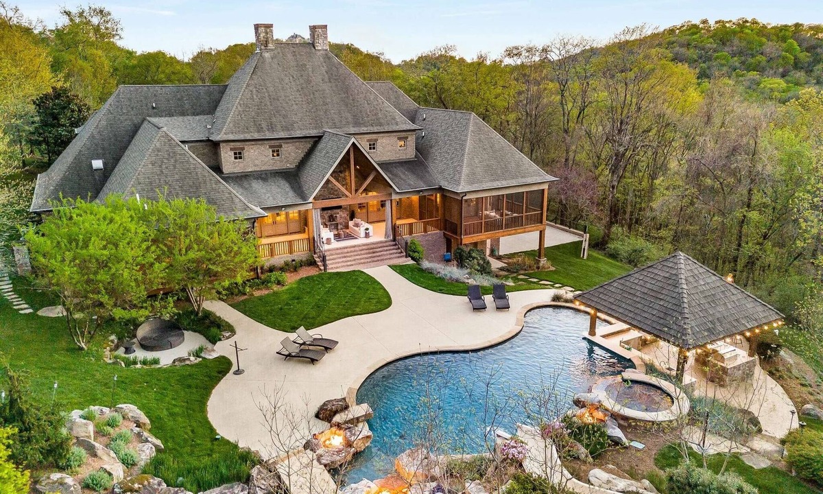 Franklin House | Spacious 6-bedroom house in marvelous Franklin w/in miles of downtown Nashville