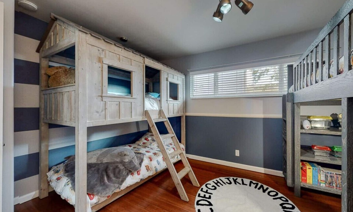 University City House | Spacious Family Home with Toys and Games for Kids!