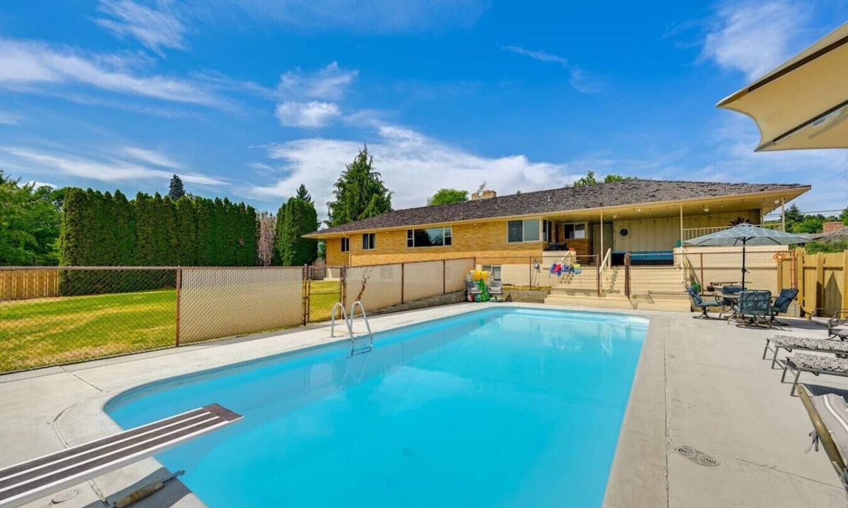 Yakima House | Spacious Group Retreat w/Private Seasonal Pool