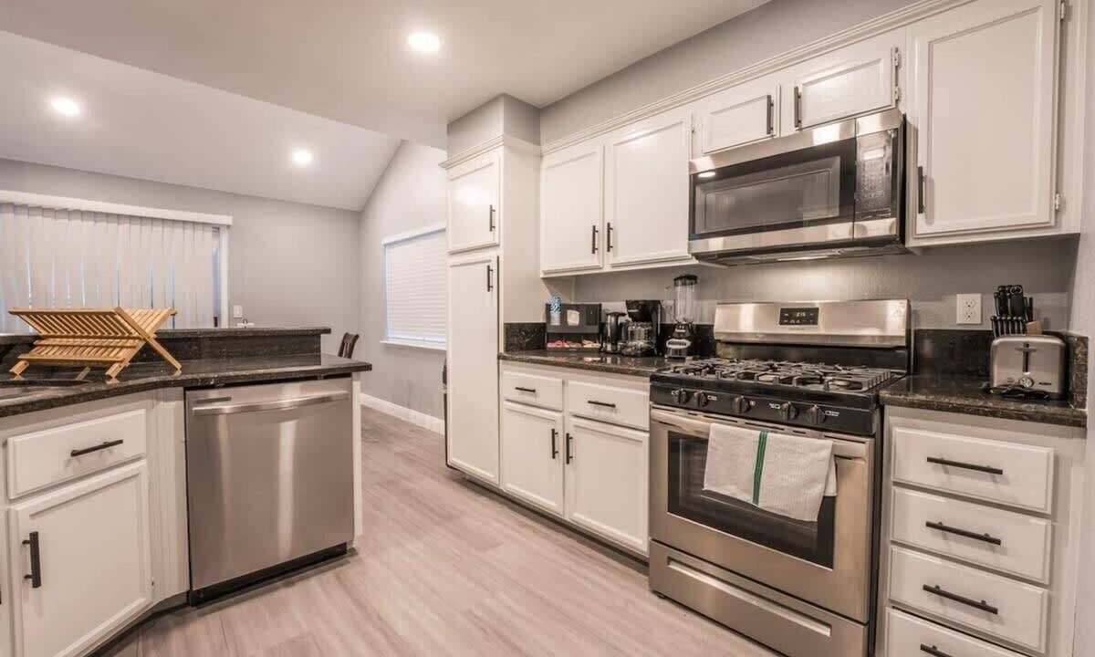 West Sahara Villa | Spacious Villa Retreat for Your Family Vegas fun vacation