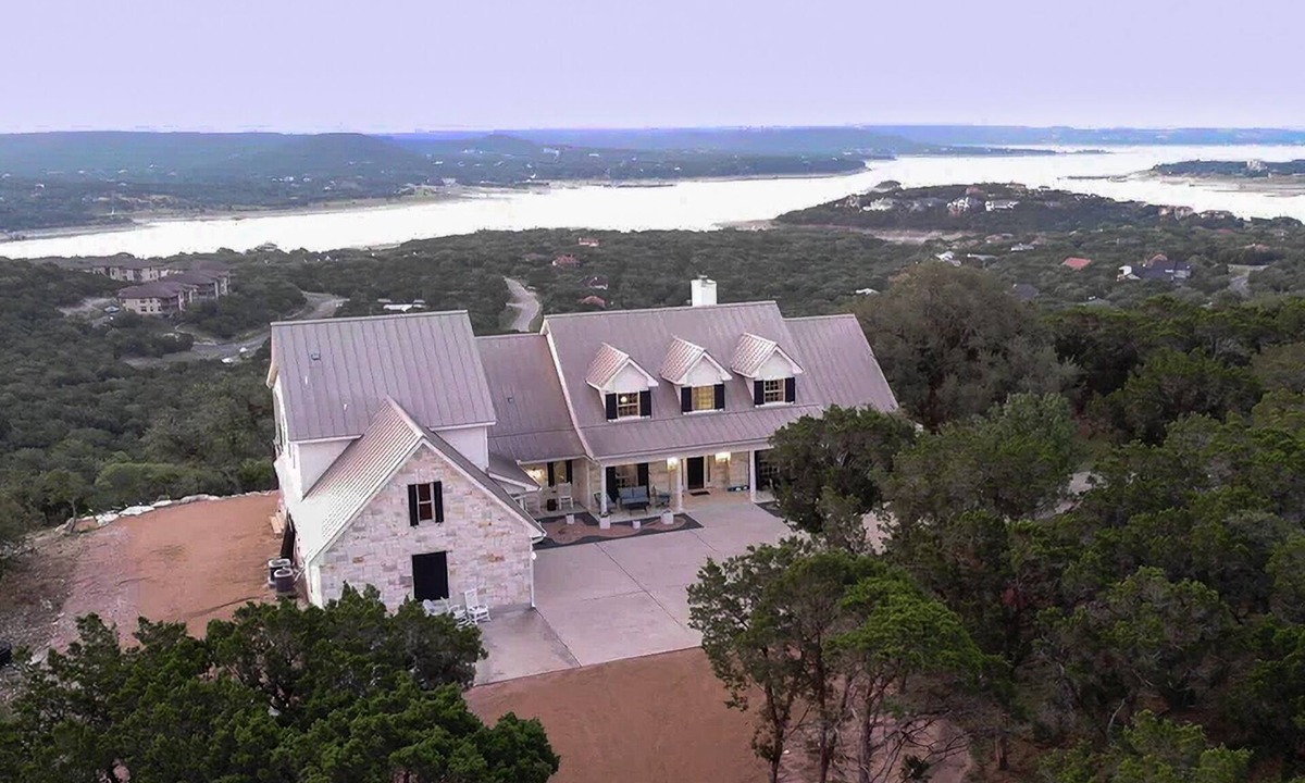 Leander House | Spectacular Lake Travis views on Private Hilltop, Family Friendly Ranch