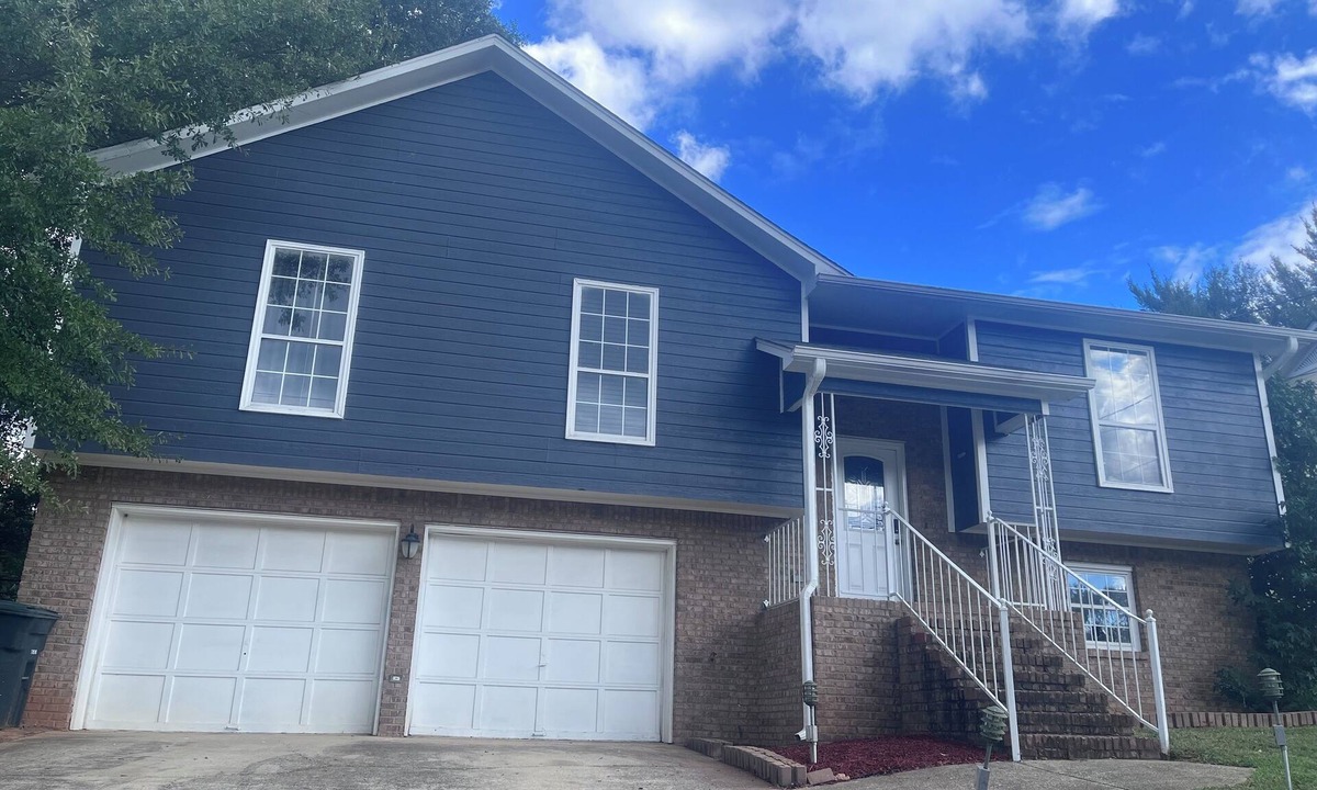 Crestline Heights House | Spring Stay in Birmingham Large 4BR Near Events & Hospitals I Pet Friendly