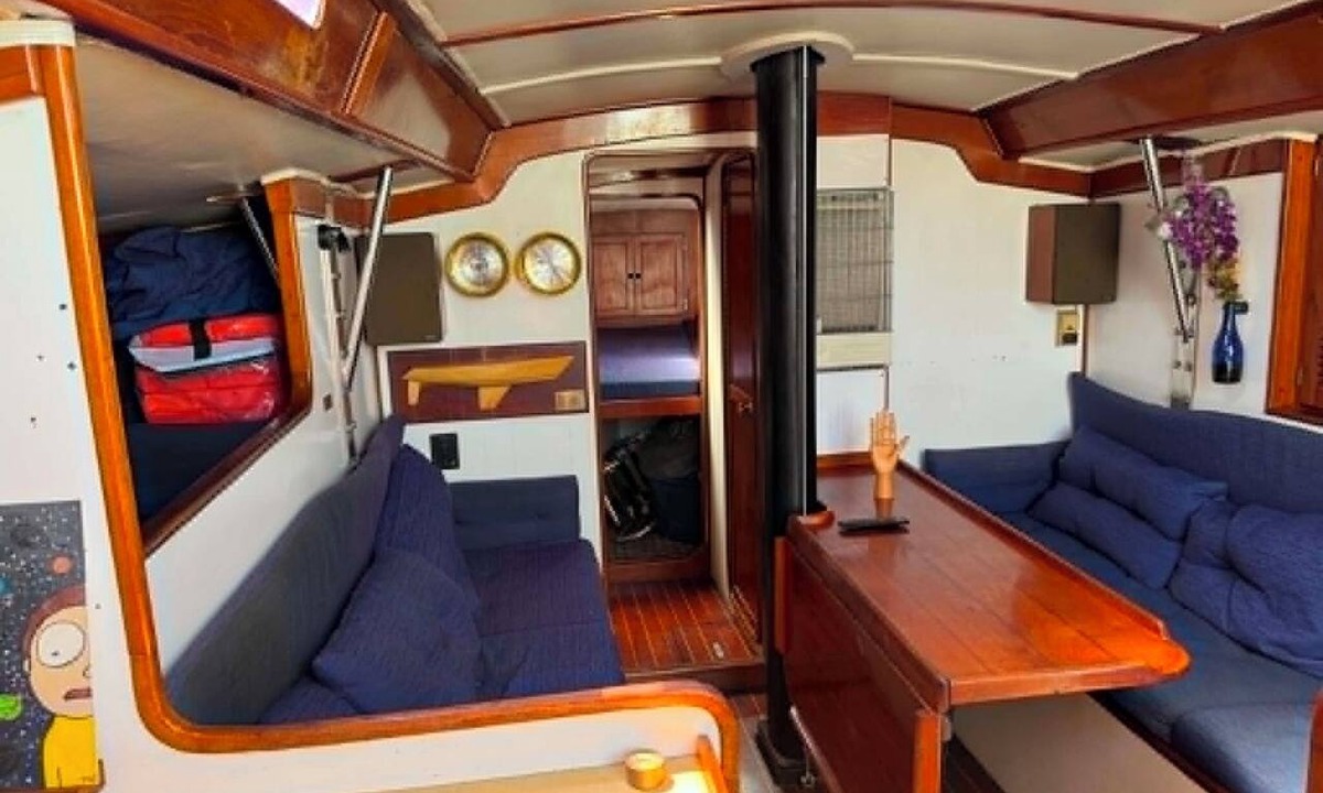 La Presa Boat Rental | Stay aboard classic 41' yacht in San Diego’s most beautiful marina setting!