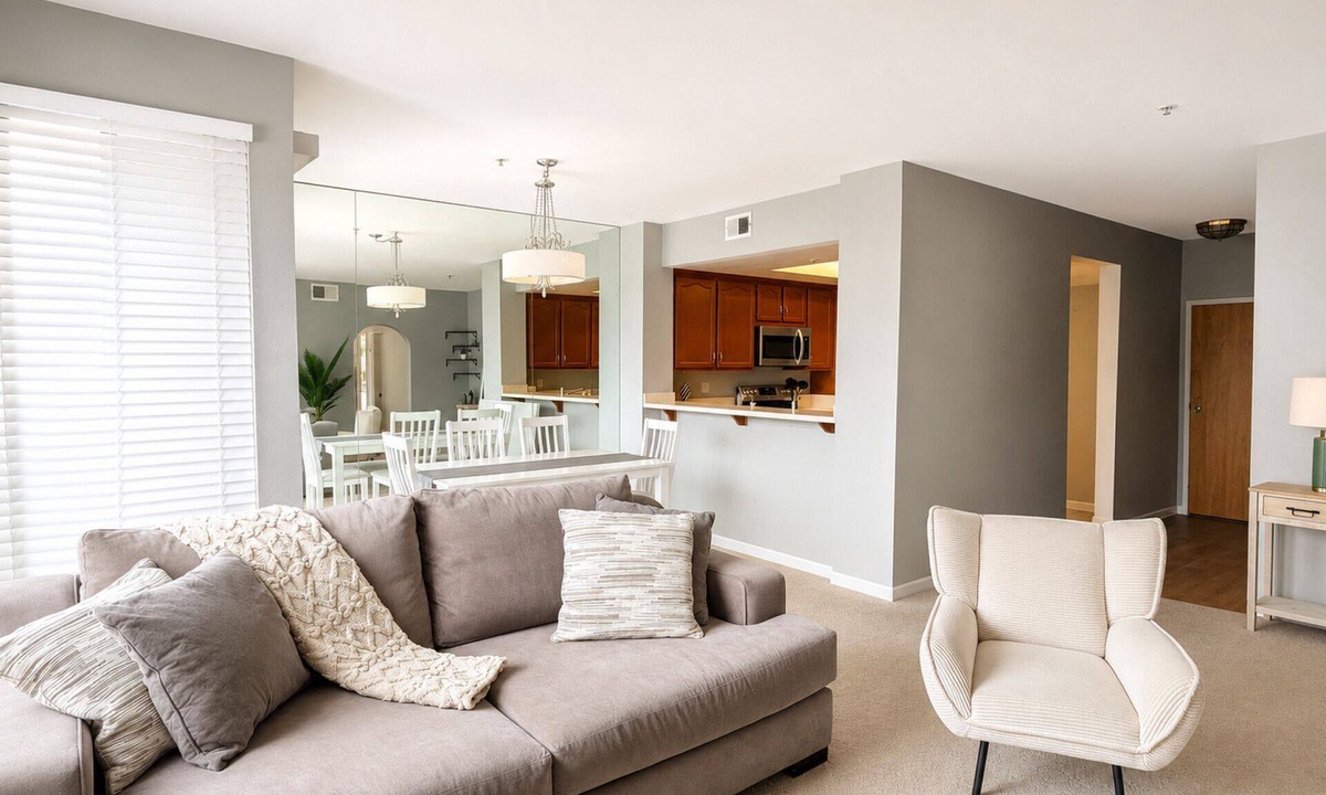 Mission Valley West Condo | Stylish Friars Road Residence Pool & Elevator