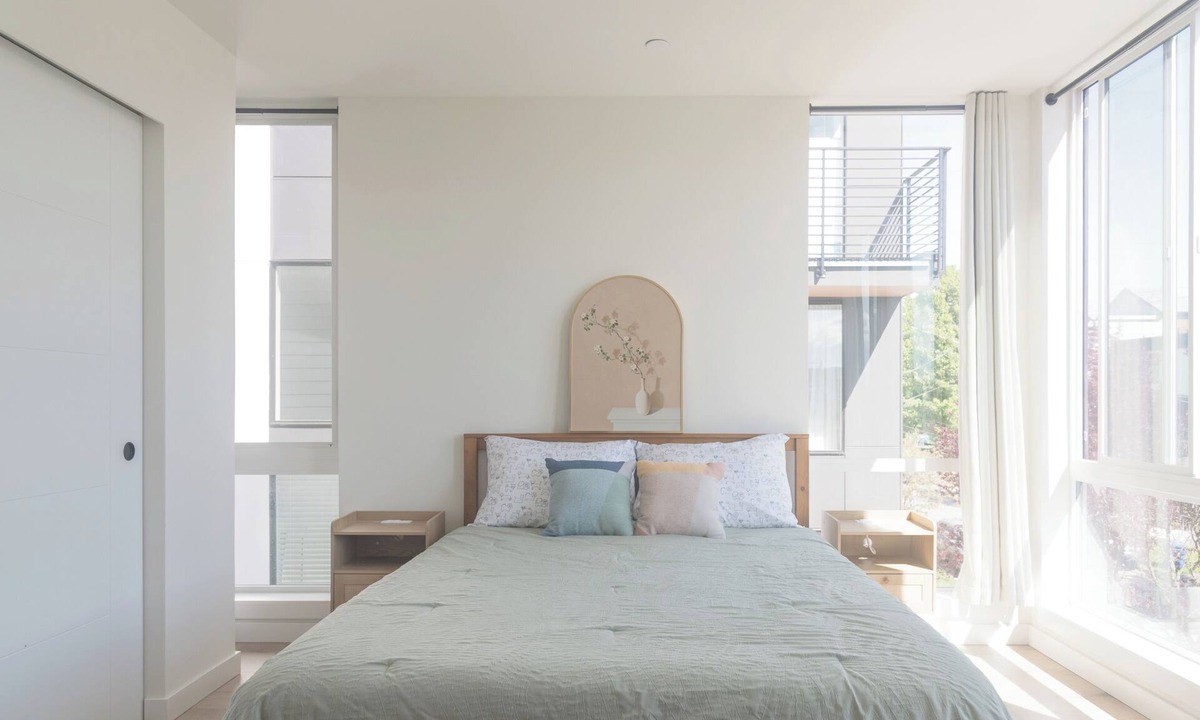 West Woodland House | Sunlit 2-bedroom townhome with AC in peaceful Seattle