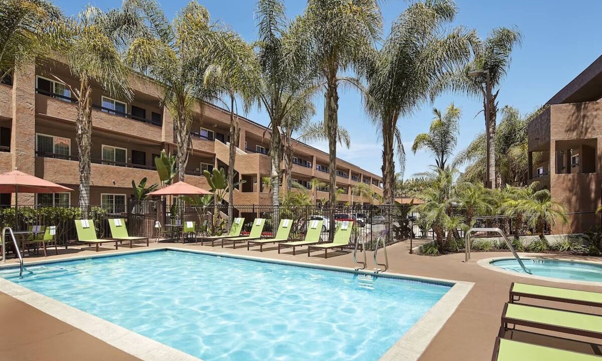 Mission Valley Hotel | Sunlit San Diego Retreat w/Pool - Your Relaxation Spot, 3 Rooms