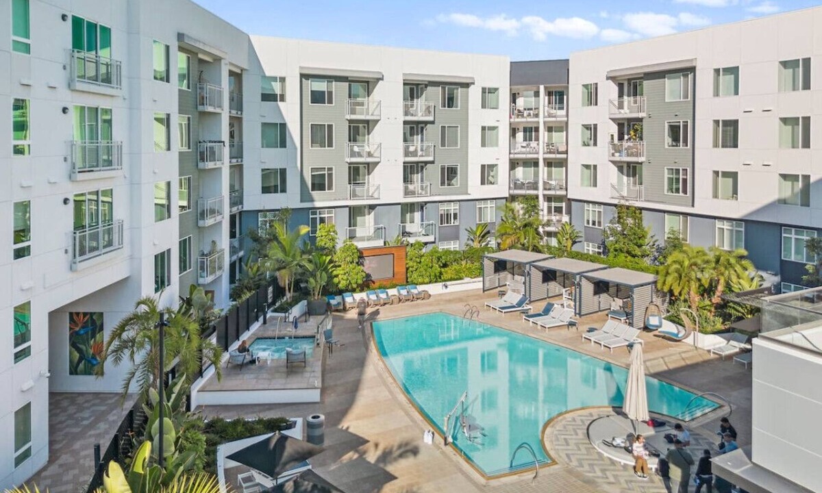 Kearny Mesa Apartment | Sunset Penthouse: Pool, Spa, Gym, Games, & Parking