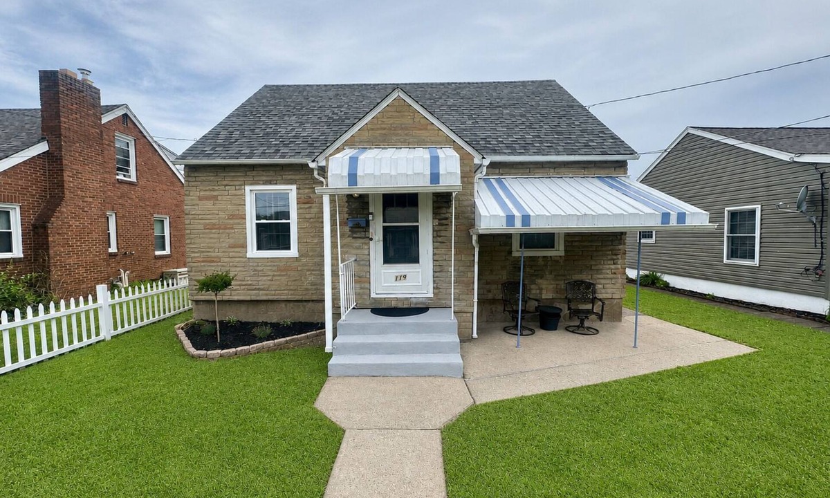 Beaver House | Super Clean 2BR House: Quiet, Safe, Near Hwy, Big TV, Nightlife, Porch, by River