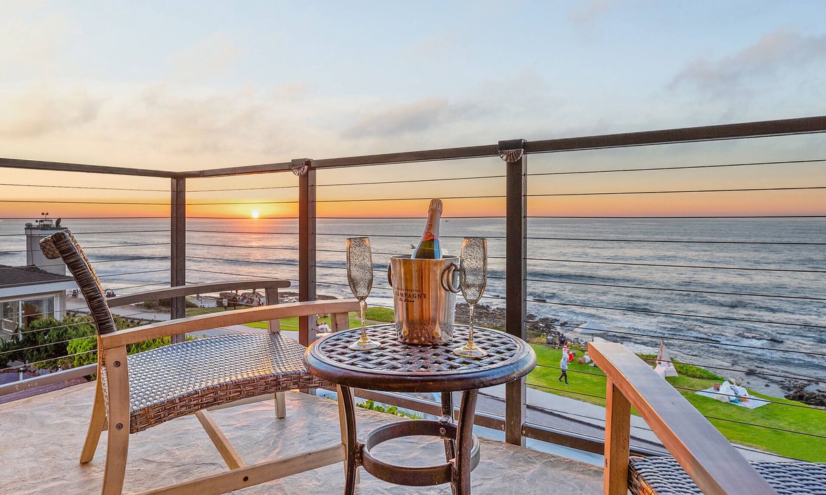Village of La Jolla Condo | Sur La Mer, beachfront, tidal pools!
