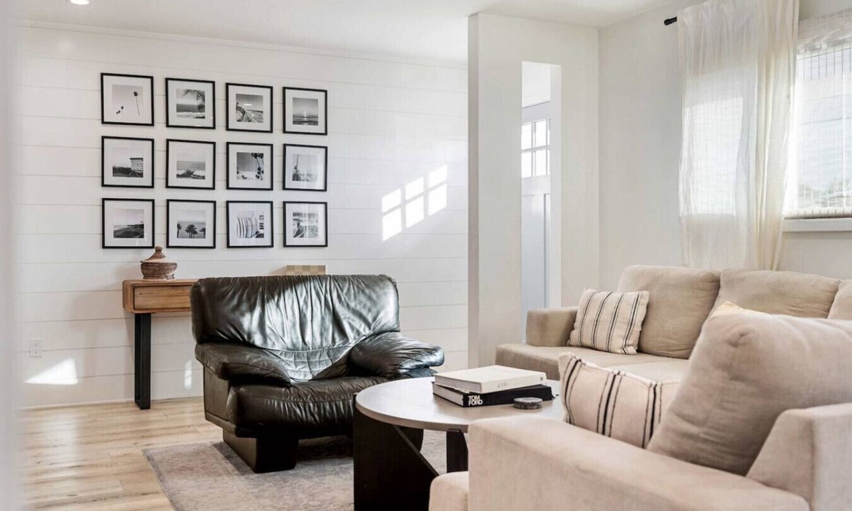 Clairemont House | Surf Farmhouse | Hot Tub, Big Backyard, Sleeps 7!