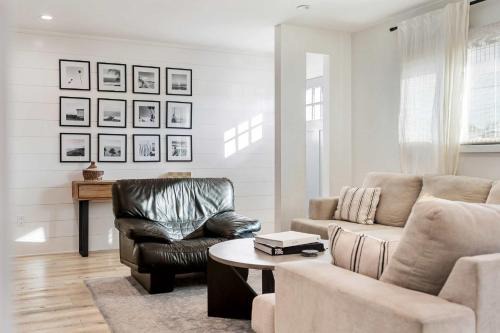 Clairemont House | Surf Farmhouse | Hot Tub, Big Backyard, Sleeps 7!