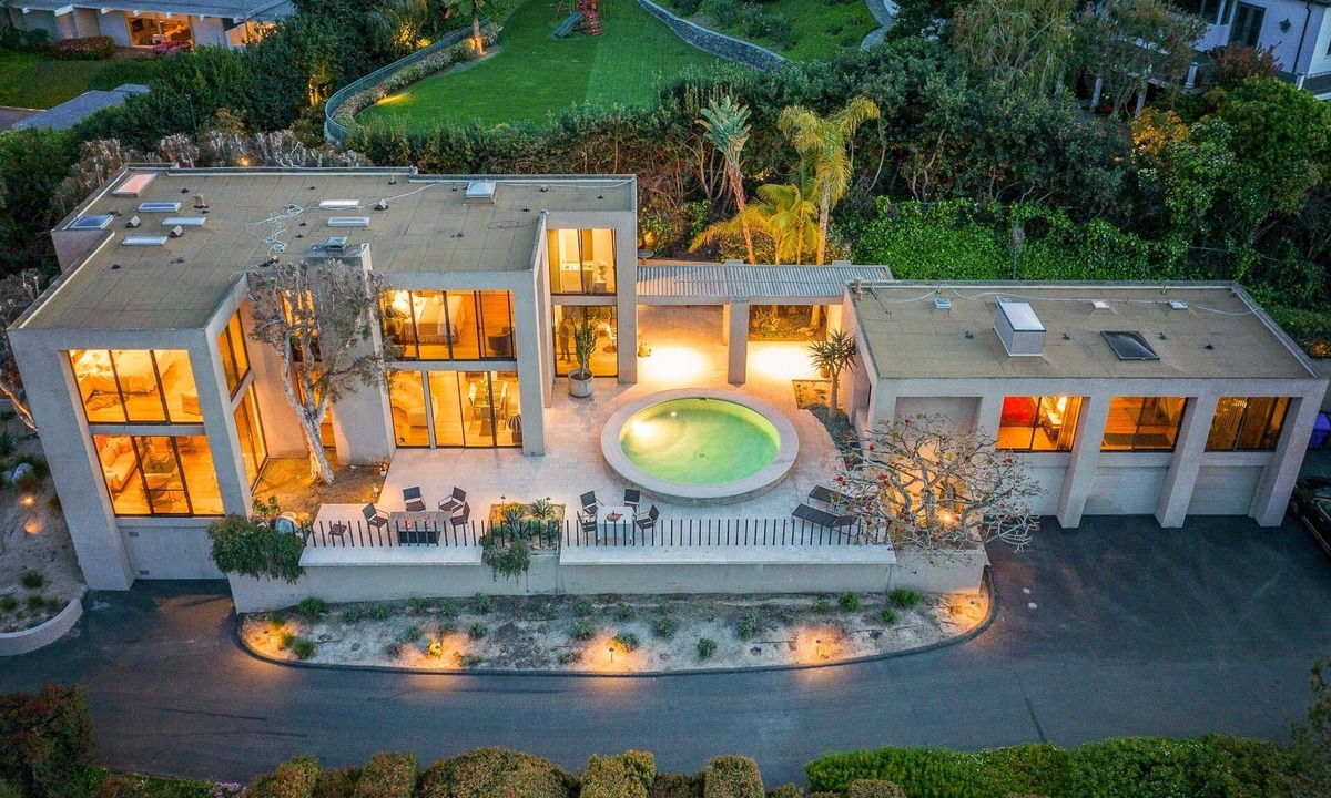 Hidden Valley House | Sweeping Ocean Views from Every Room: Four Bedrooms