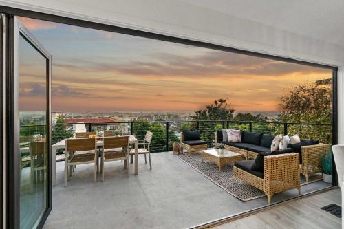 Mission Hills House | The California II - Mission Hills Hideaway