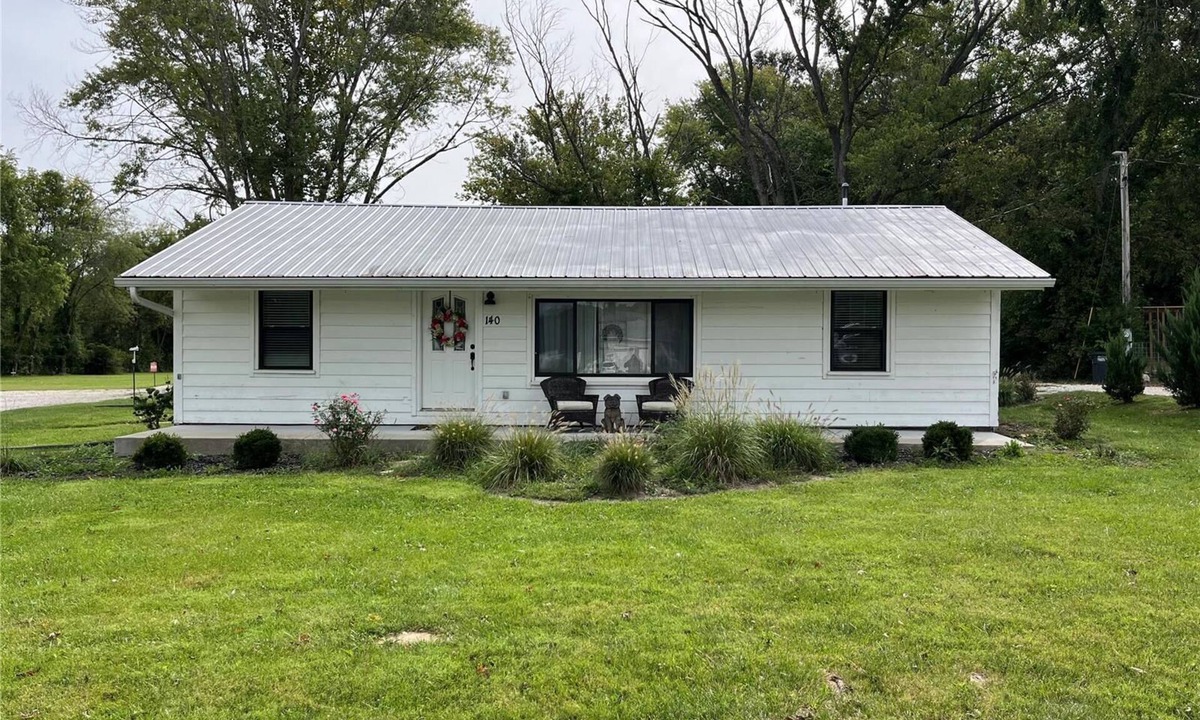 Winfield House | The cowboy Compound. 4-bedroom house in terrific Winfield with AC