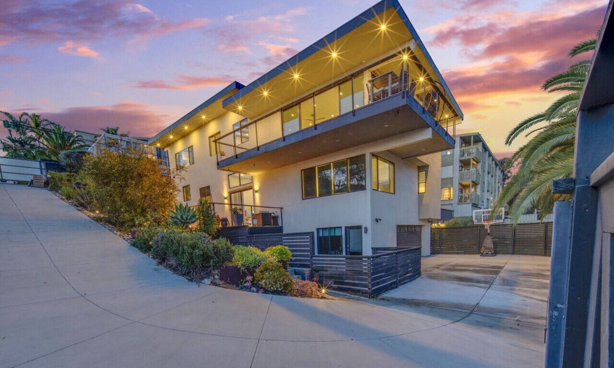 Mission Hills House | The Gem of Mission Hills: Luxury 5BR Home with Luxe Amenities and views`
