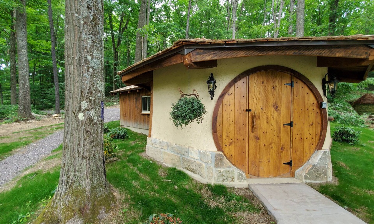 Farmington Cabin | The Hobbit House - Romance Straight From The Shire