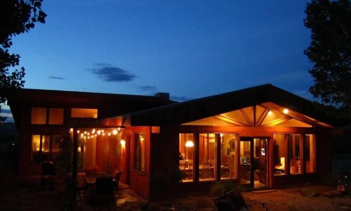 Moab South Valley House | The Moab Pearl Ecolodge I Peaceful Retreat I Private Hot Tub I 360° Views!