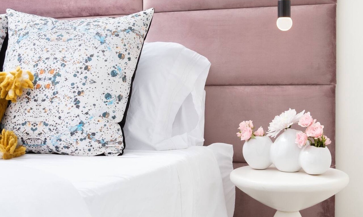 Park West Hotel | The Neighborhood Hotel - Lincoln Park 202 - One Bedroom w/Patio