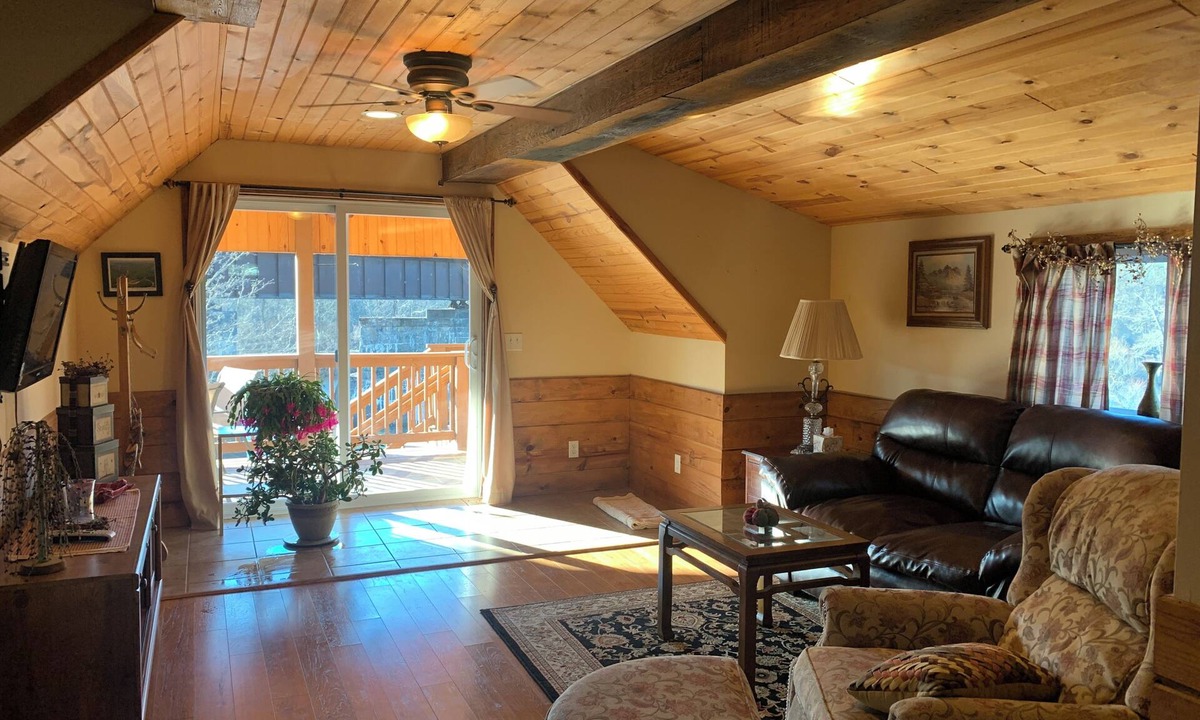 Confluence House | The "Sweet Suite" A Second floor suite with an exquisite view of the Yough River