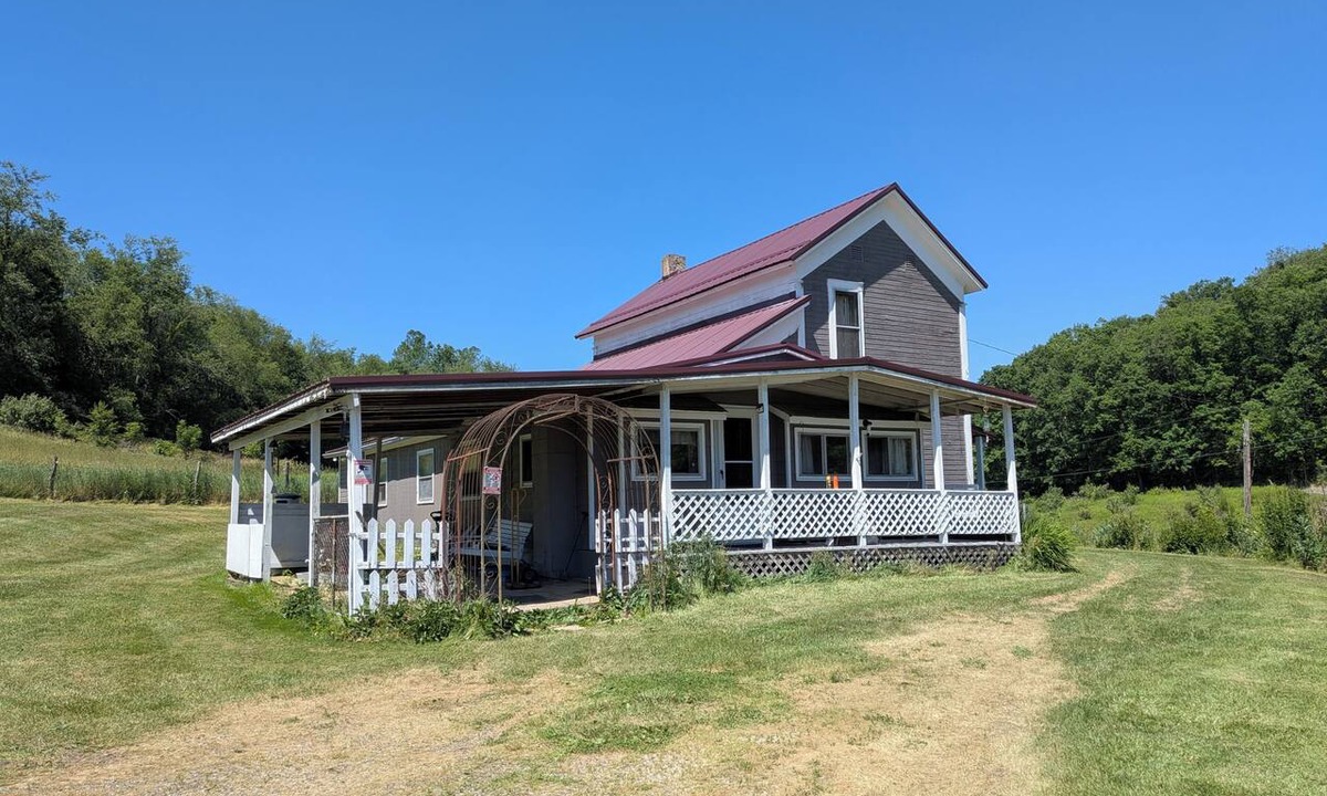 Elkton Other | Tranquil 2-bedroom farmhouse w/option for horse stalls.