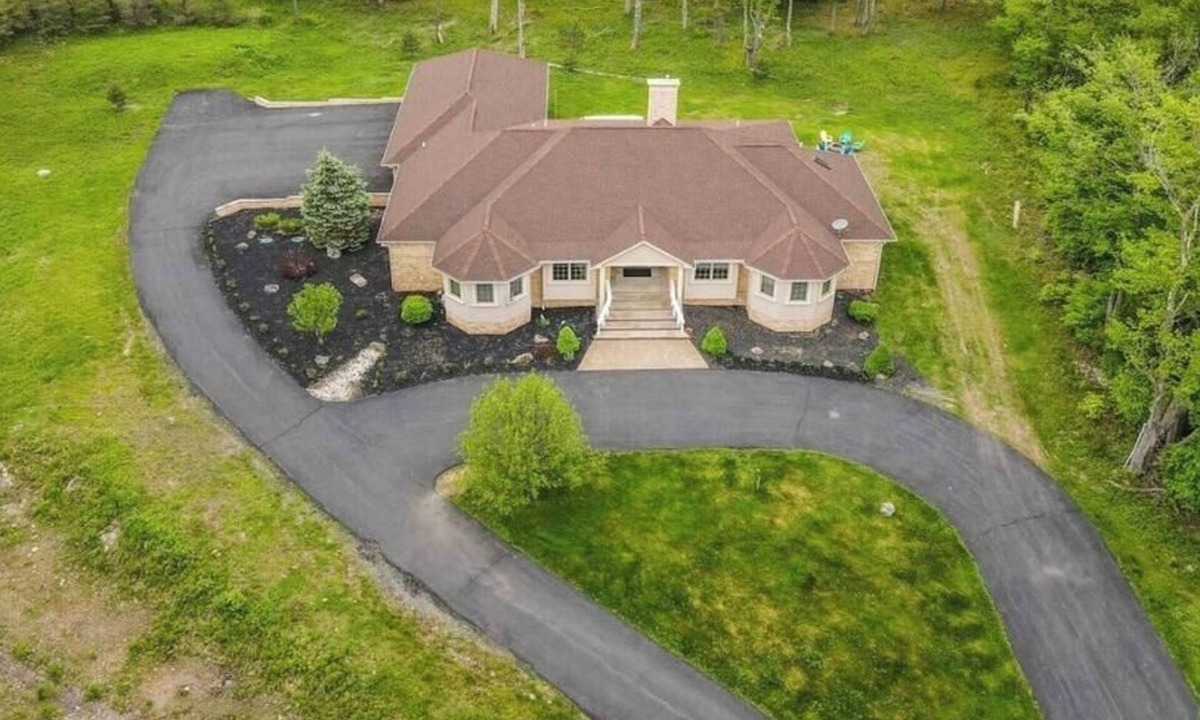 Tobyhanna Villa | Tranquil Oasis Luxe Villa with Theater and Hot Tub