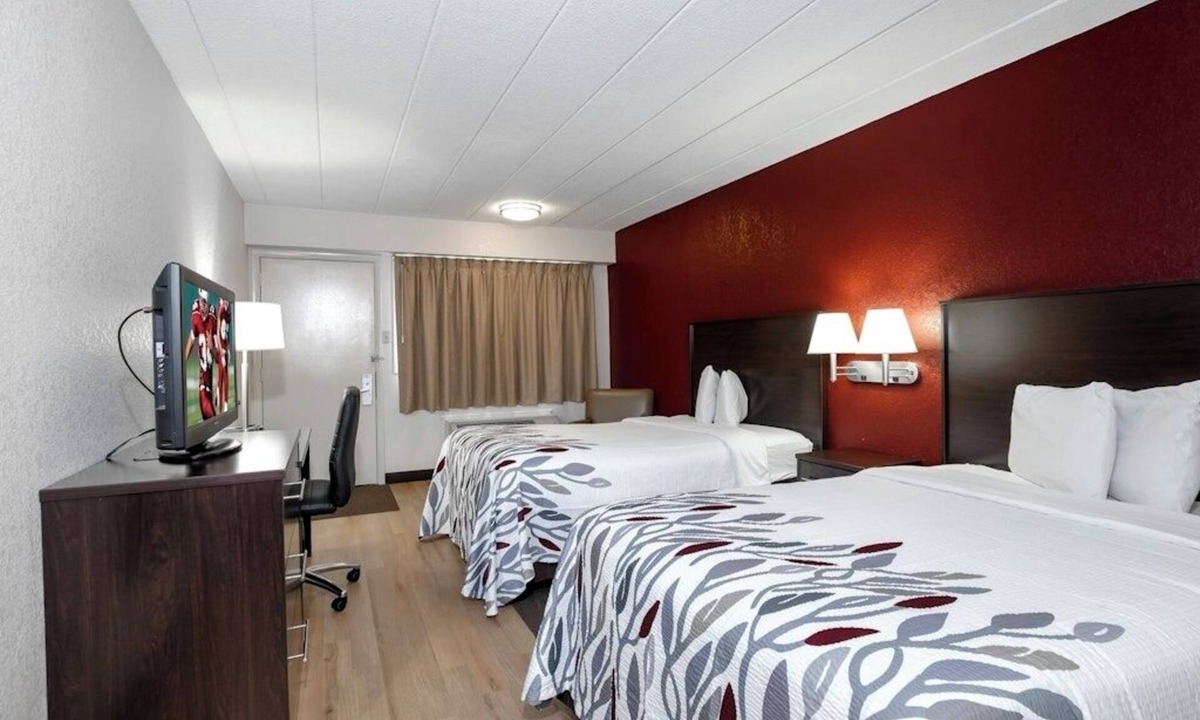 Washington Hotel | Tranquil Room Perfect for Comfortable Work Stays in Pennsylvania - Free Coffee!