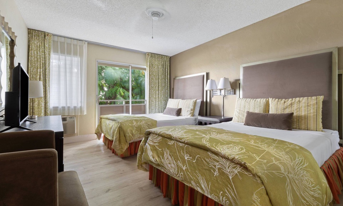 Wailua Hotel | Tropical Retreat w/Outdoor Pool, Free Parking, Steps from Papaloa Beach!