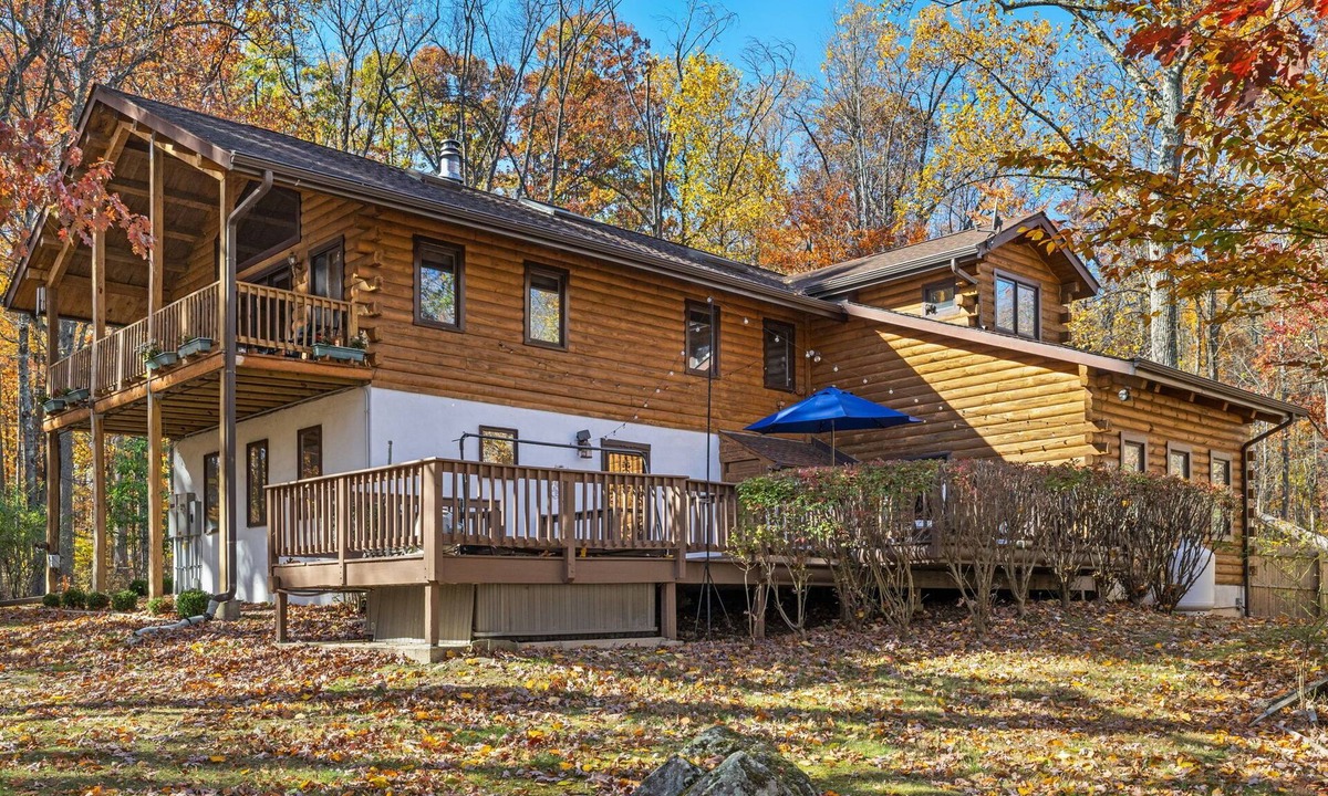 Quakertown Bed & Breakfast | Ultimate Cabin Getaway w/Hot Tub, Fire Pit and Lake to Recharge and Unwind!