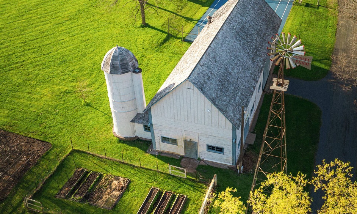 Almelund Cottage | Unity Farm: Three private cottages set across restored prairie and forest along the St. Croix River, with a barn and tennis courts.