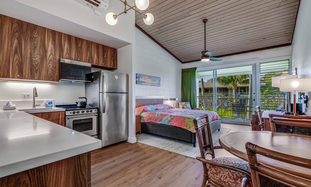 Napili Condo | Updated Studio, AC, steps to beach