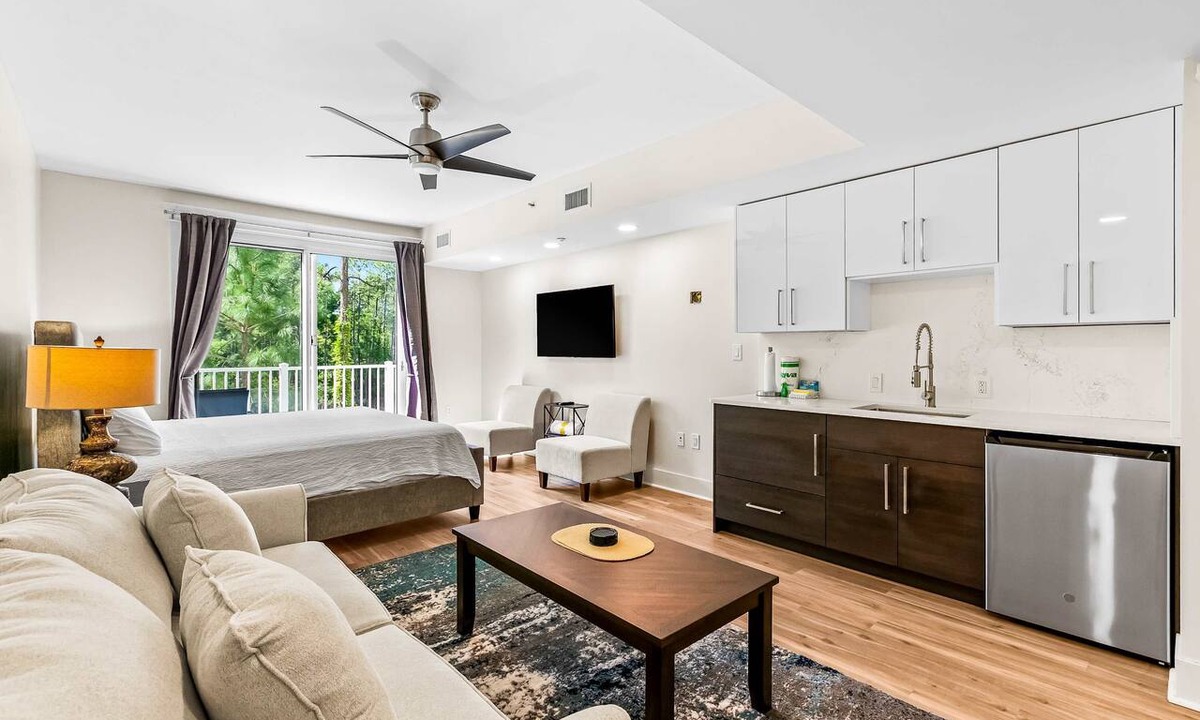 Baytowne Wharf Apartment | Upscale studio at The Village of Baytowne Wharf with AC, pool, hot tub & gym