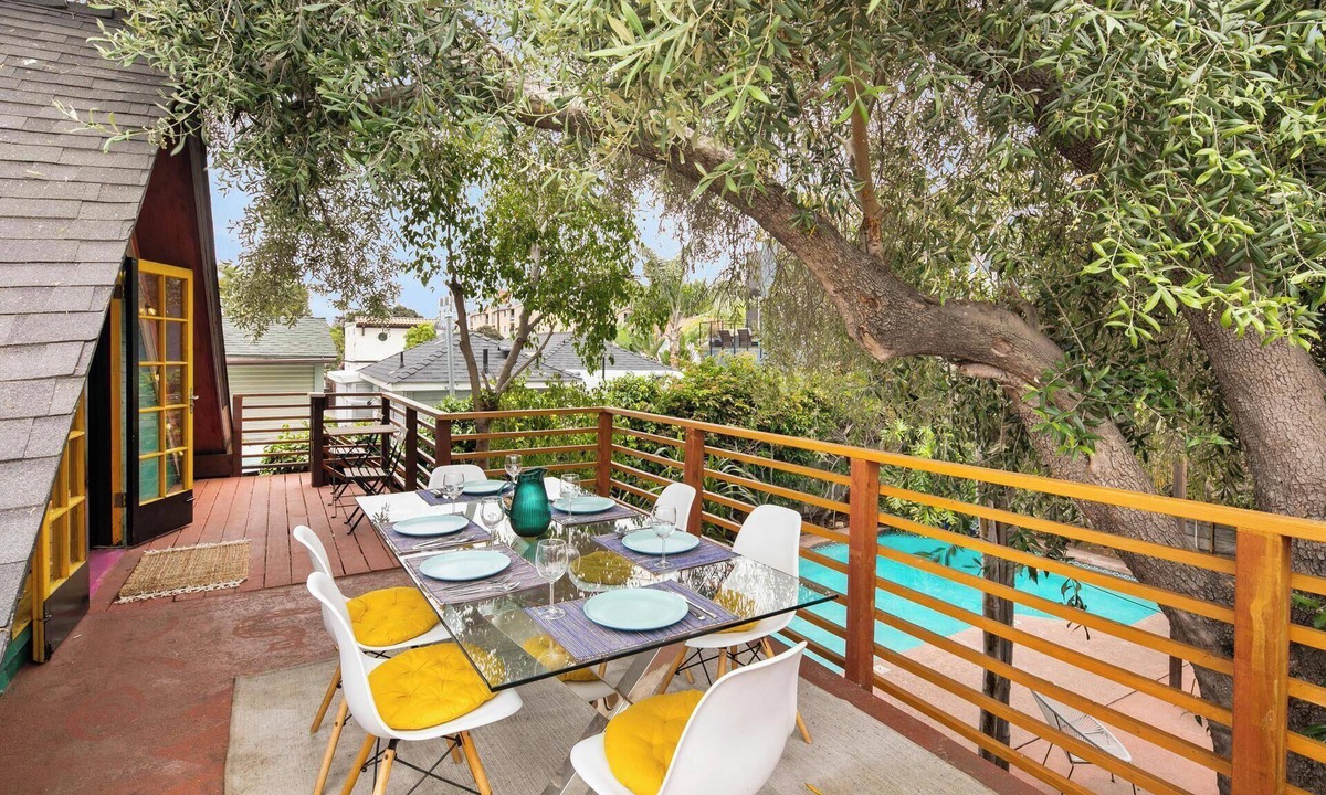 University Heights House | Urban Art Tree House w Pool/Spa