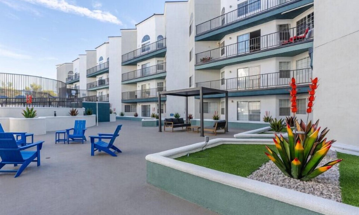 Winchester Condo | Vegas condo FREE fitness room, WiFi and Pool