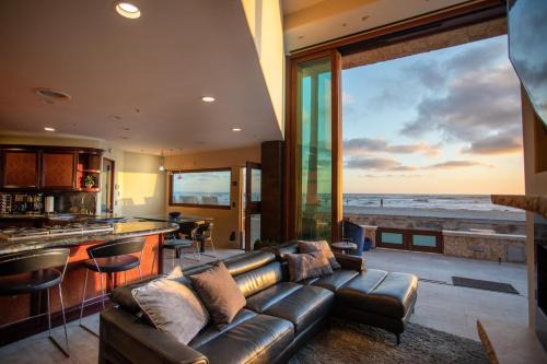 Mission Beach House | Verona Oceanfront Luxury Villa w Spa, Multiple Private Patios, Grill, AC & Garage