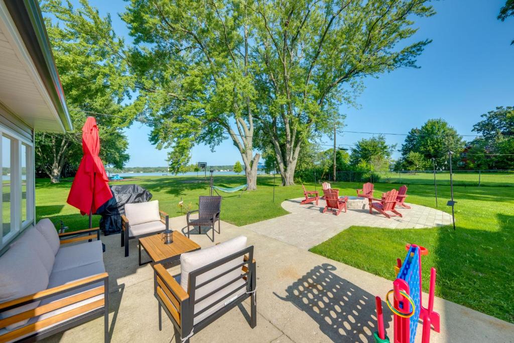 McHenry House | Walk to Beach! McCullom Lake Family Getaway