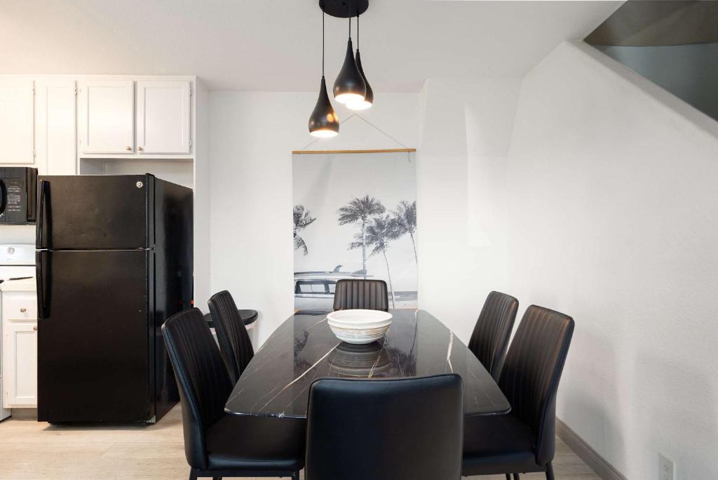North Pacific Beach House | Walk to beach Prime location Villa