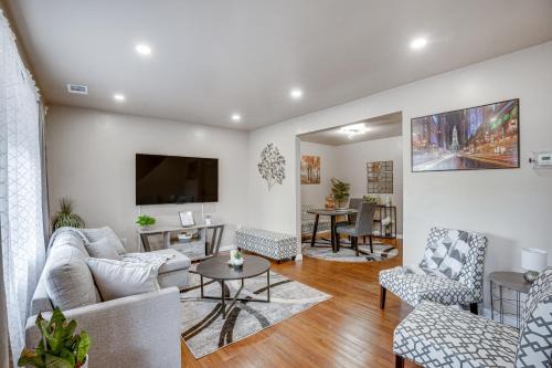 Willow Grove House | Walk to Mall & Train Station! Philly Suburb Stay