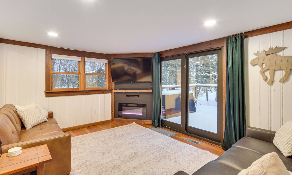 Duluth Cabin | Waterfront Duluth Cabin w/ Deck & River View!